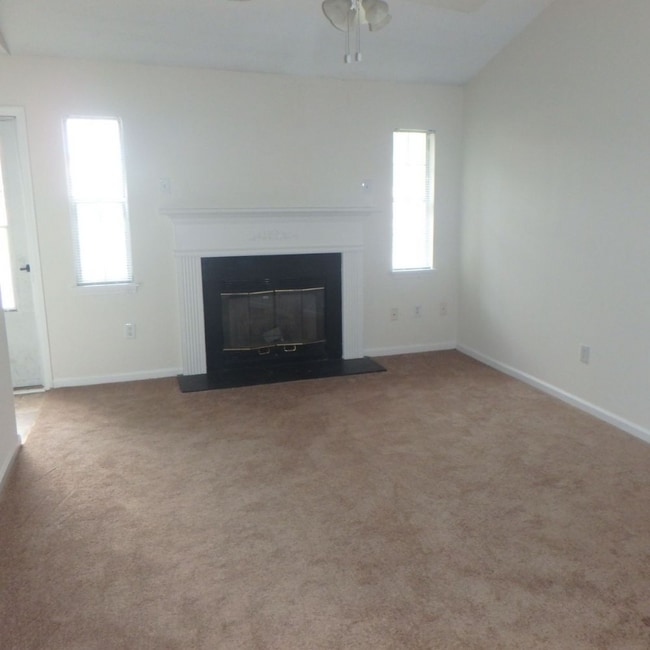 Building Photo - 2008 Summerhaven Dr