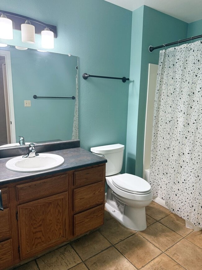 Building Photo - For Rent: Cozy 2 Bed / 2 Bath Furnished Ho...