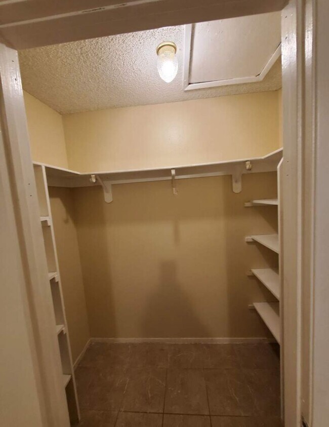 Building Photo - 2 BEDROOMS 1 BATHROOMS HOUSE AVAILABLE FOR RENT PECOS AND WASHINGTON !!!