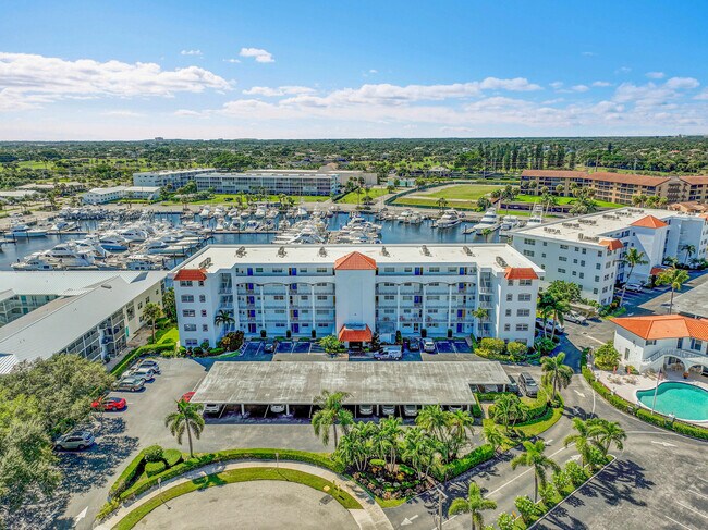 Building Photo - 29 Yacht Club Dr