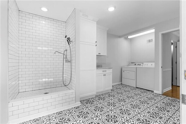 Building Photo - 2661 Fleur De Lis Pl