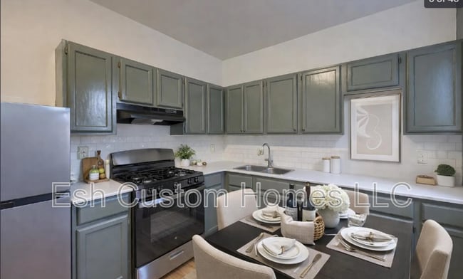 Building Photo - 227 S Ann St