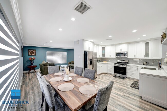 Building Photo - 5839 Vanalden Ave