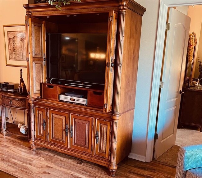 Building Photo - 8750 Olde Hickory Ave