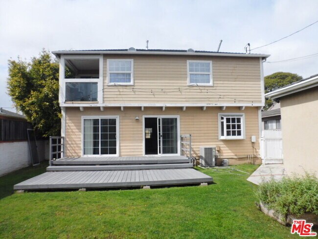 Building Photo - 12566 Woodbine St