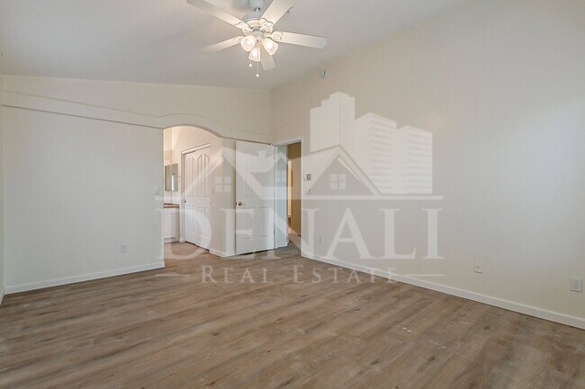 Building Photo - 15728 N 104th St