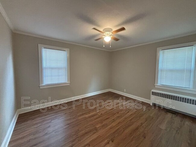 Building Photo - 1307 E Ash St