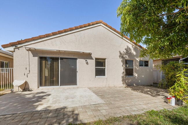 Building Photo - 3800 Woodfield Dr