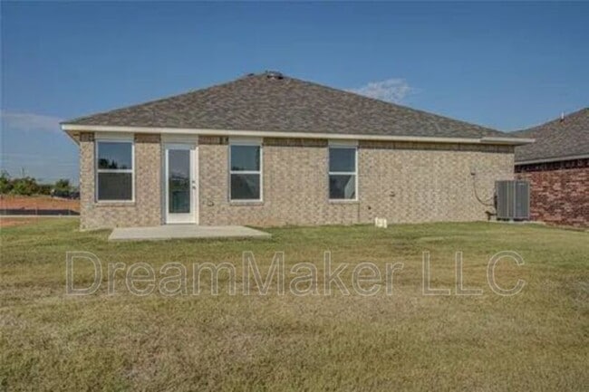 Building Photo - 2405 28th Ter