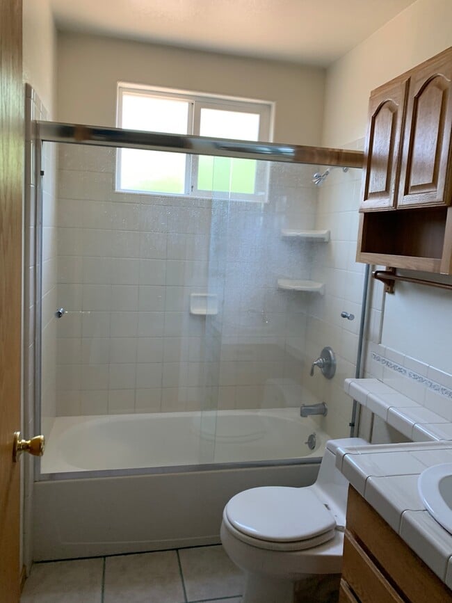 Building Photo - Cosigners okay =)  4 Large Bedrooms and 2 Full Baths ~ Small Pet Negotiable