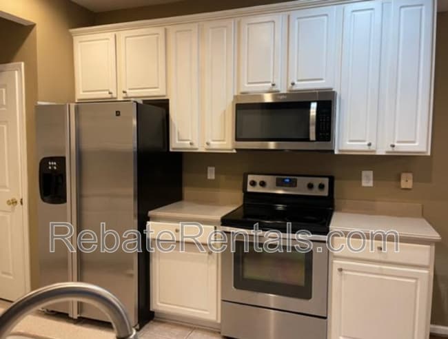 Building Photo - 11043 Castlemain Cir E