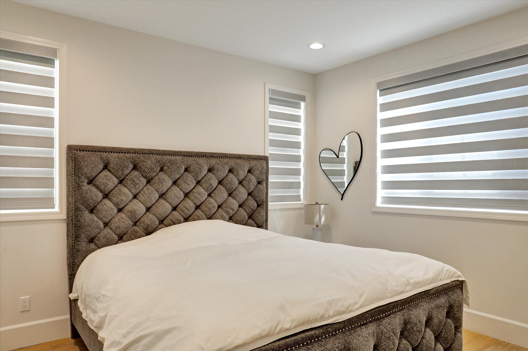 Building Photo - 10593 Kinnard Ave