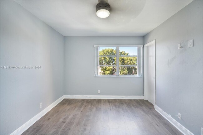 Building Photo - 13707 Kendale Lakes Cir