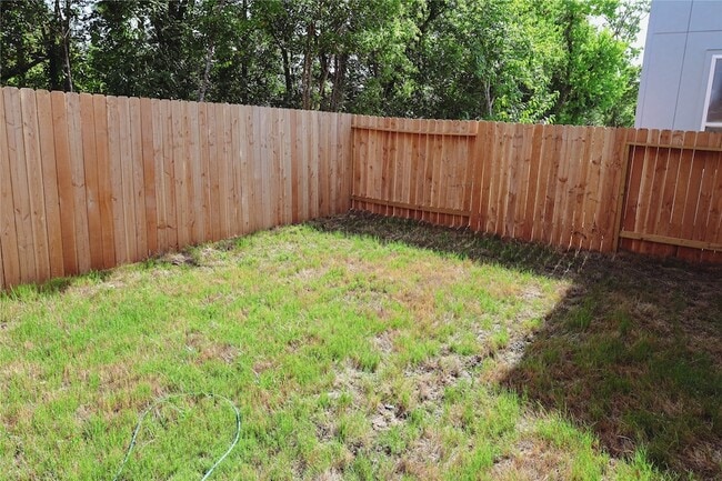 Building Photo - 3352 Vine Ter Trce