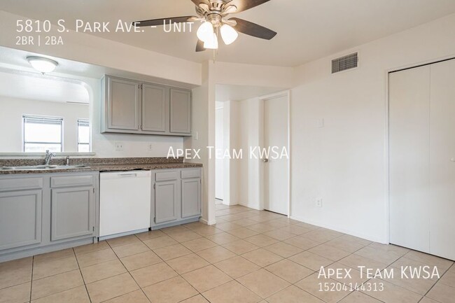 Building Photo - $1150- 2 Bed | 1.5 Bath Townhome Unit with...