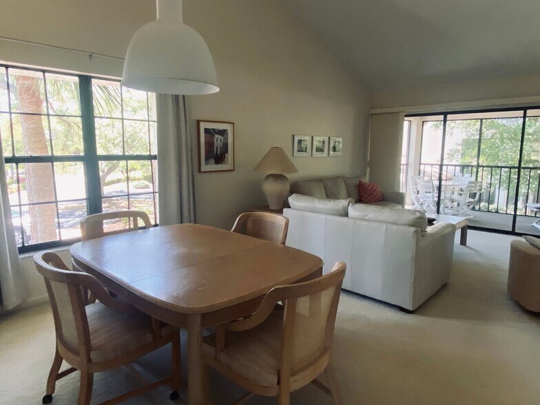 Building Photo - 4727 Winslow Beacon