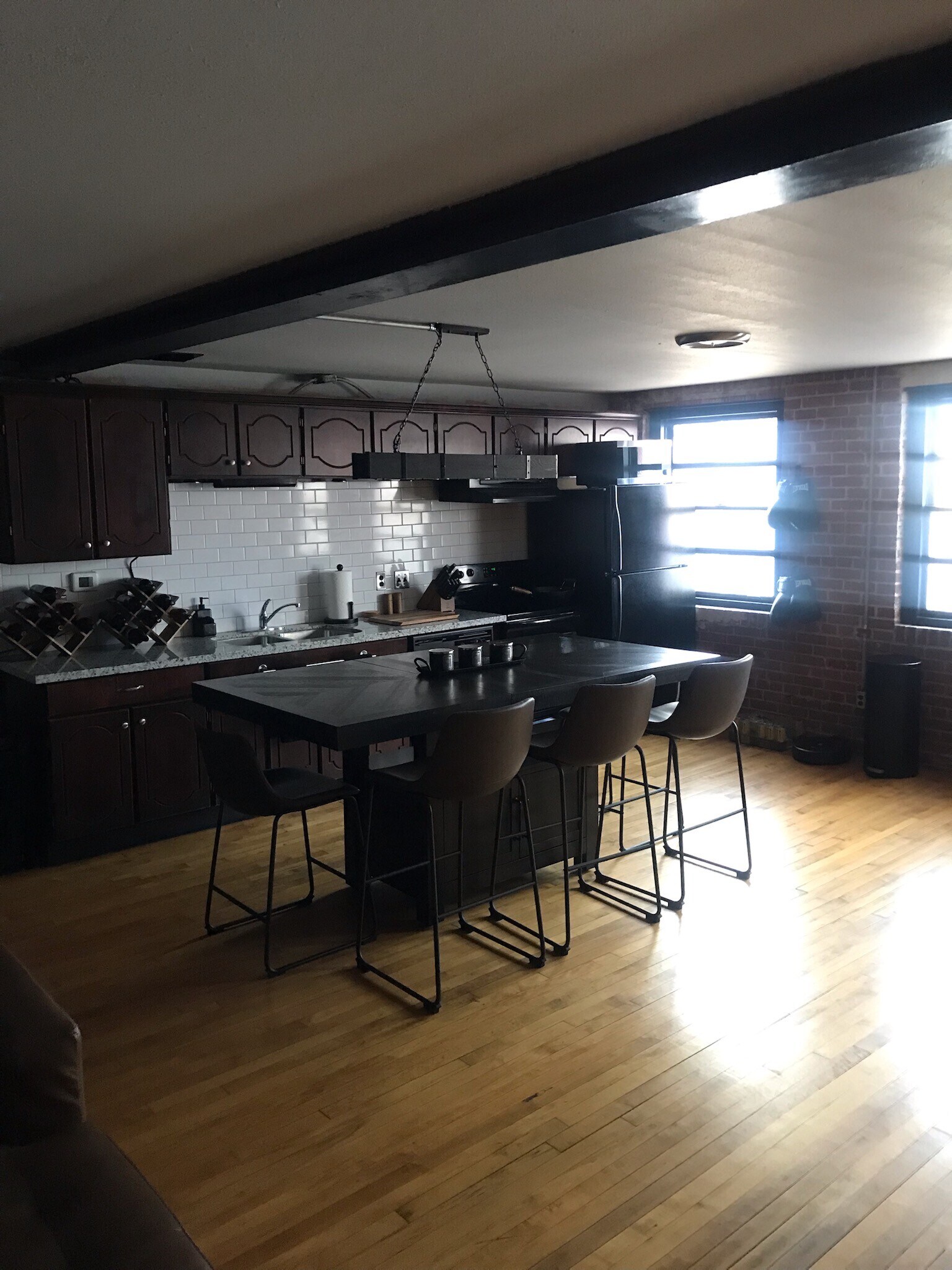 Building Photo - 115 E Tyler St