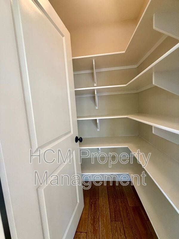 Building Photo - 52 Honeyrose