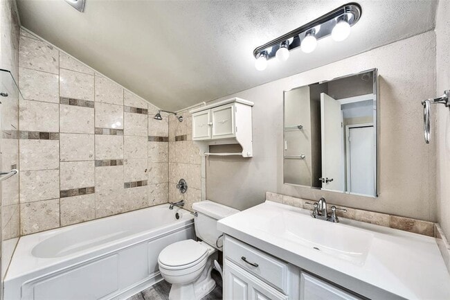 Building Photo - 8219 Summer Side Dr