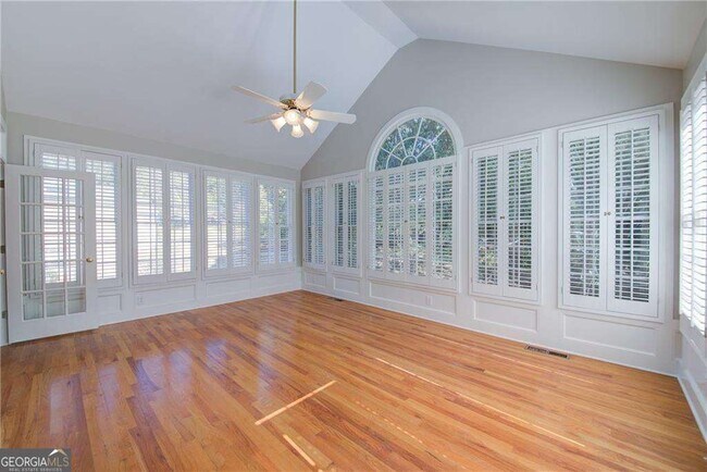 Building Photo - 2020 Ridge Gate Dr