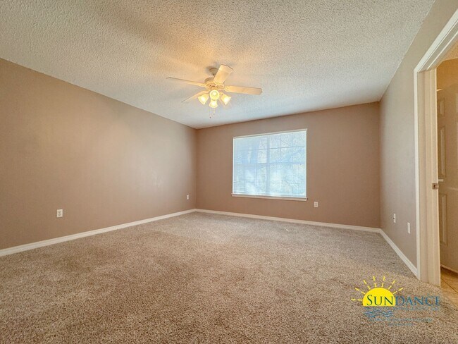Building Photo - Stylishly Updated 3BR Home Minutes from Destin Harbor & Henderson Beach!