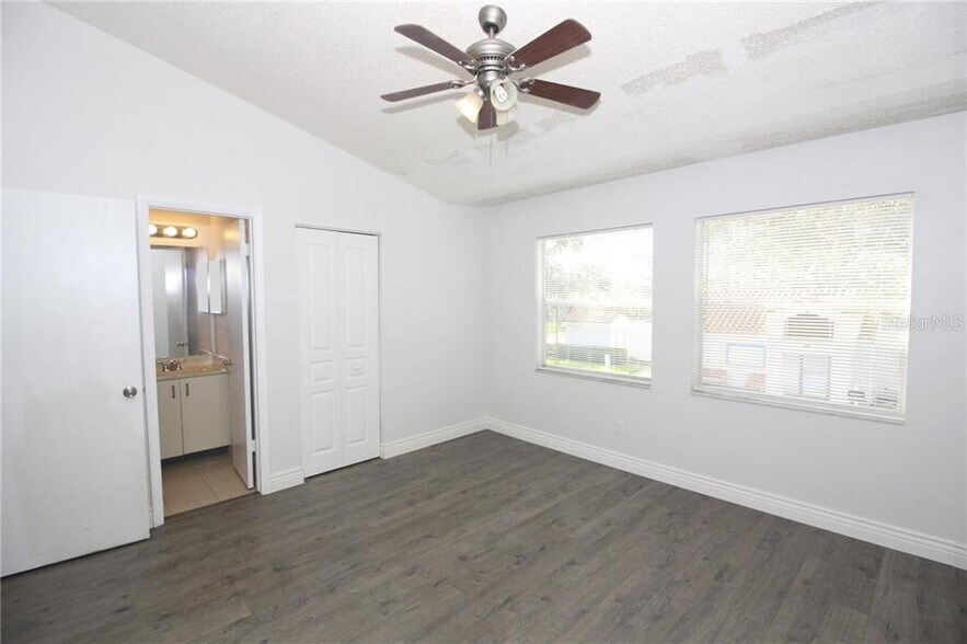 Master Bedroom - 2556 Woodgate Blvd