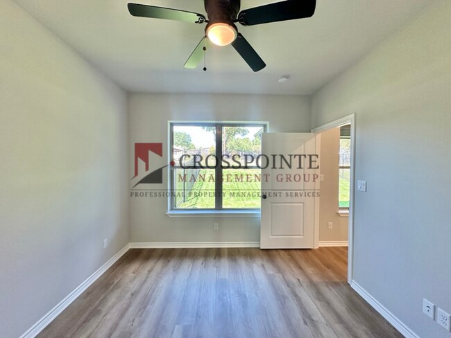 Building Photo - 2408 Henshaw Crk Dr