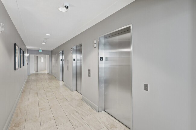 Building Photo - 100 Harborview Dr