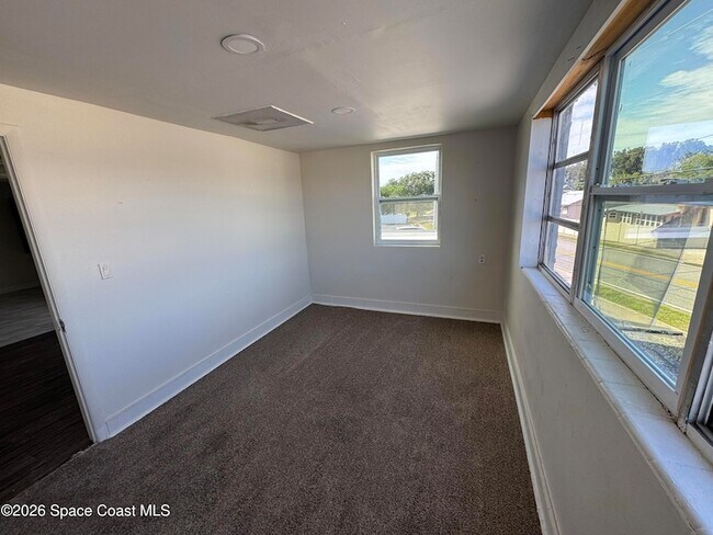 Building Photo - 808 Forrest Ave