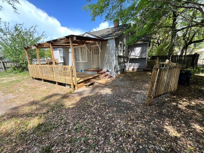 Building Photo - MOVE IN READY!