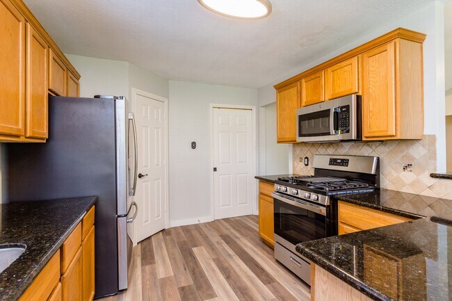 Building Photo - 5211 Bay Pines Dr