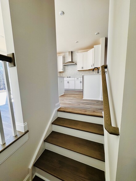 Stairs to second floor - 15313 Ballancroft Pky