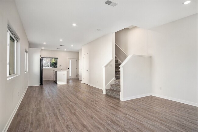 Building Photo - 937 Fulton St W