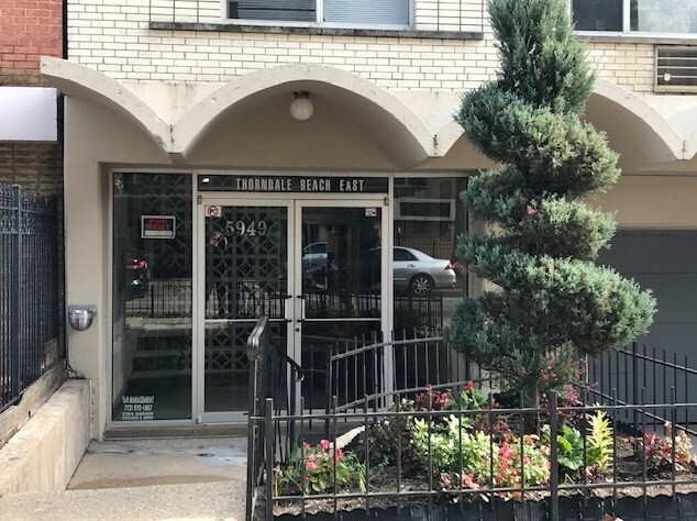 Building Photo - 5949 N Kenmore Ave