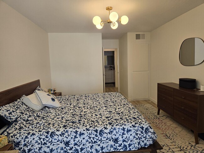 Building Photo - 4064 Crystal Dawn Ln