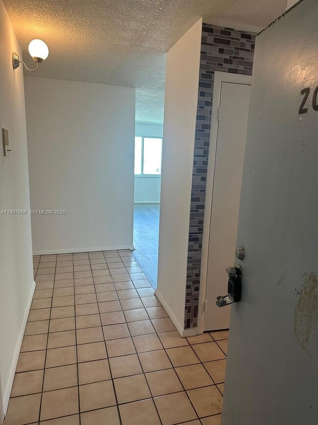 Building Photo - 14820 Naranja Lakes Blvd