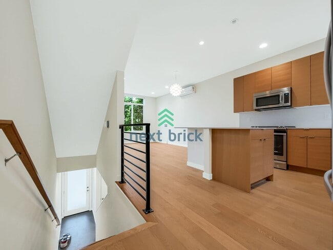 Building Photo - 3 Bed 2.5 Bath Greenwood Home