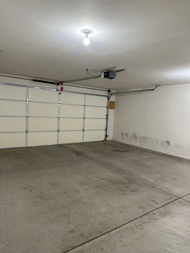 Building Photo - Long Term unfurnished - Pets allowed - Ple...