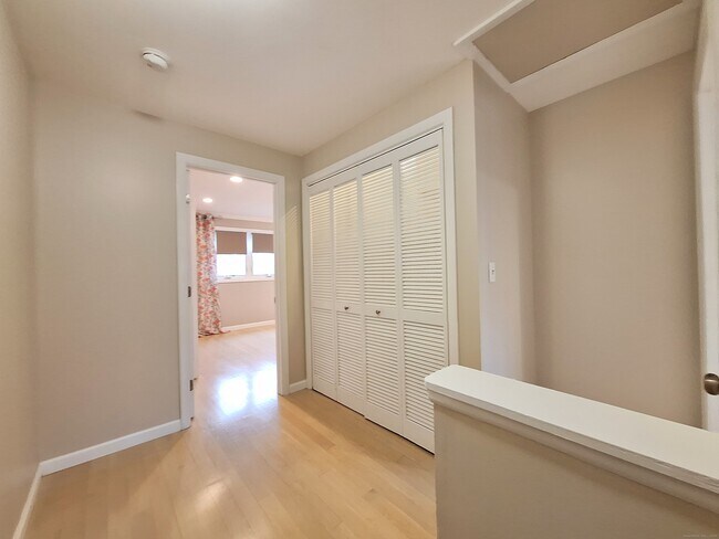 Building Photo - 238 Skyview Dr