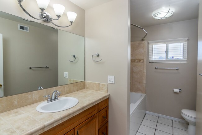Building Photo - Charming 3-Bedroom Home on a Quiet Street ...