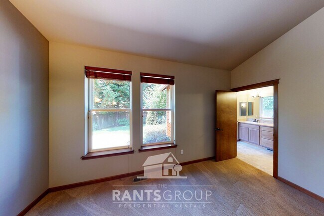 Building Photo - Beautiful Home in Hawks Prairie