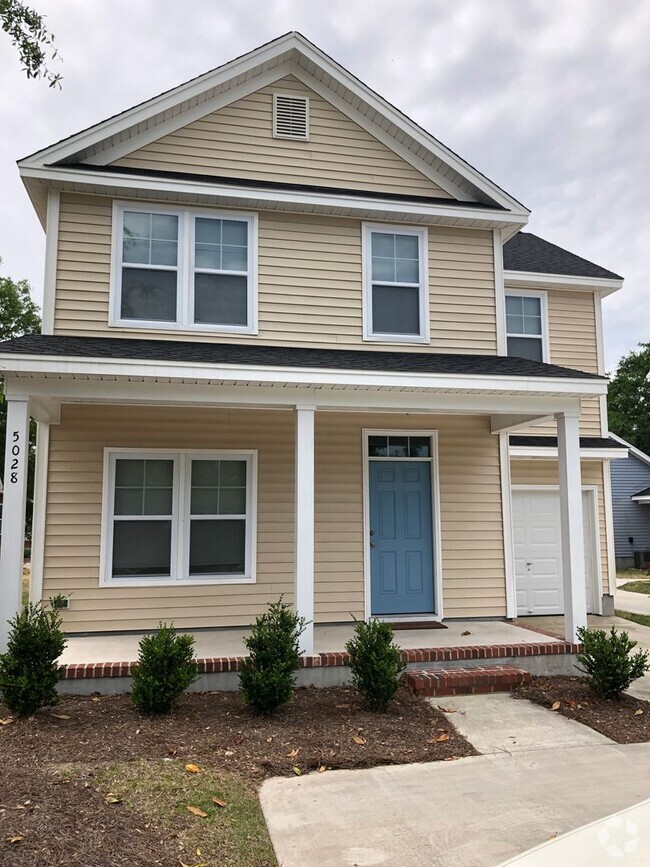 Building Photo - 3 Bed 2.5 Bath Single Family Home