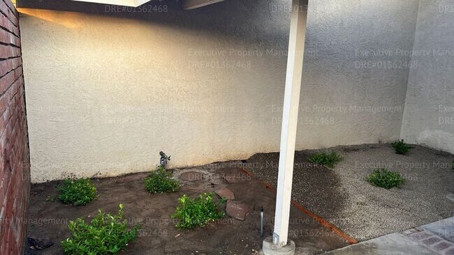 Building Photo - Remodeled 3 bedroom/ 2 bathroom home