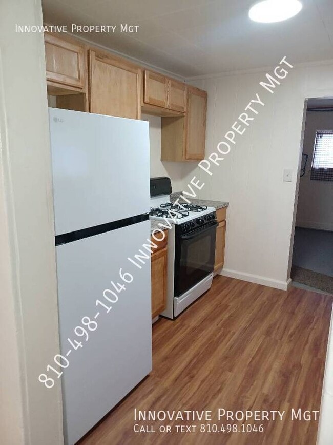 Building Photo - 1077 W Bergin Ave