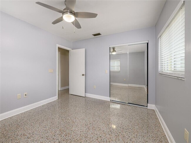 Building Photo - 907 Hillside Terrace