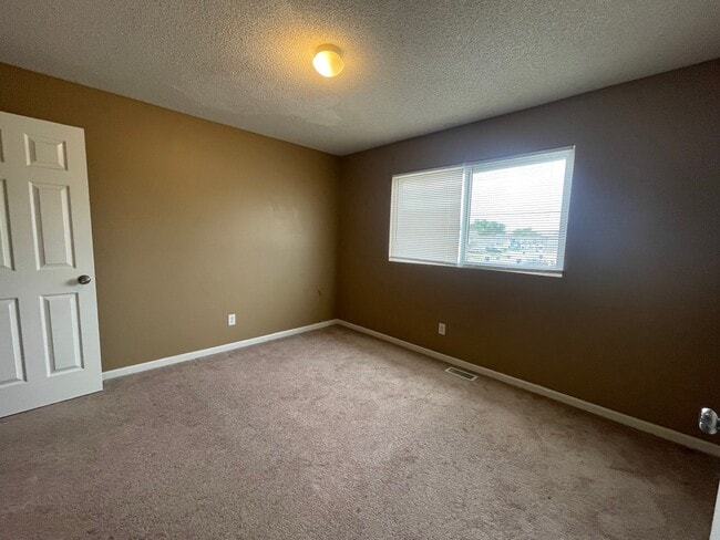 Building Photo - 2608 Deerfield Blvd