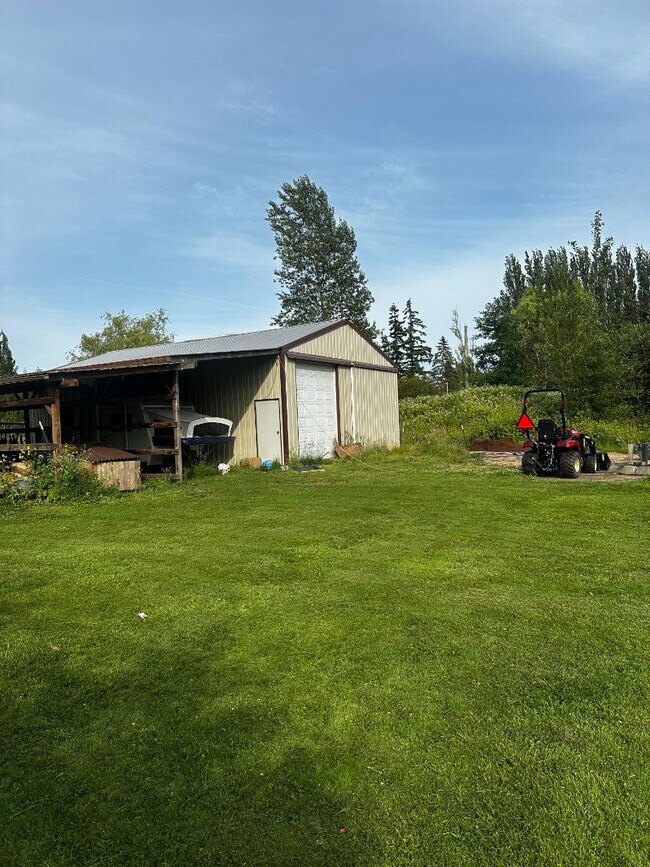 Building Photo - 1740 Marine Dr
