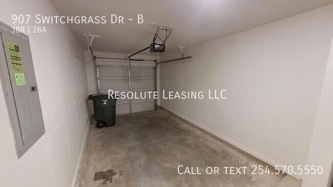 Building Photo - 907 Switchgrass Dr