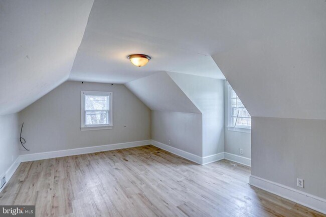 Building Photo - 1111 Bayview Rd