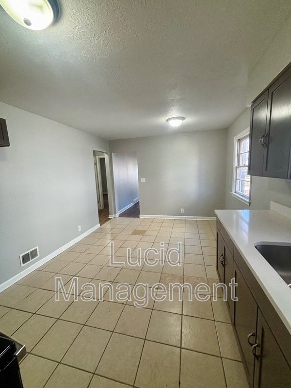 Building Photo - 1055 Euclid Ave